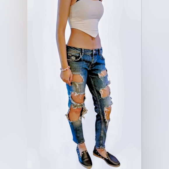 Zara | EUC Relaxed Fit Ultra Thrashed Med Rise Straight Leg Distressed Jeans | 4 - Picture 12 of 16